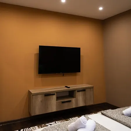 Ema, Asja, Eda ゼニツァ