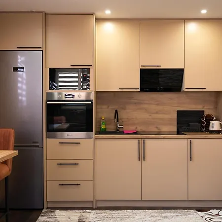 Ema, Asja, Eda アパート