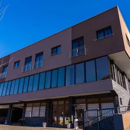 Ema, Asja, Eda * زينيتشا