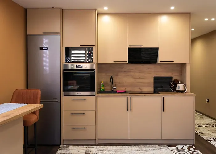 Ema, Asja, Eda Apartmán