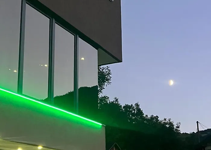 Ema, Asja, Eda Apartmán